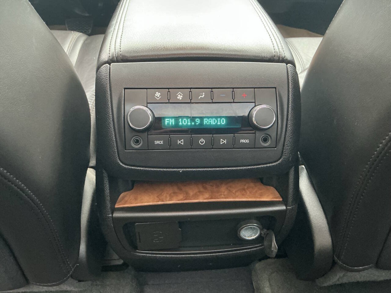 Used 2010 Buick Enclave CXL AWD/4WD image 30