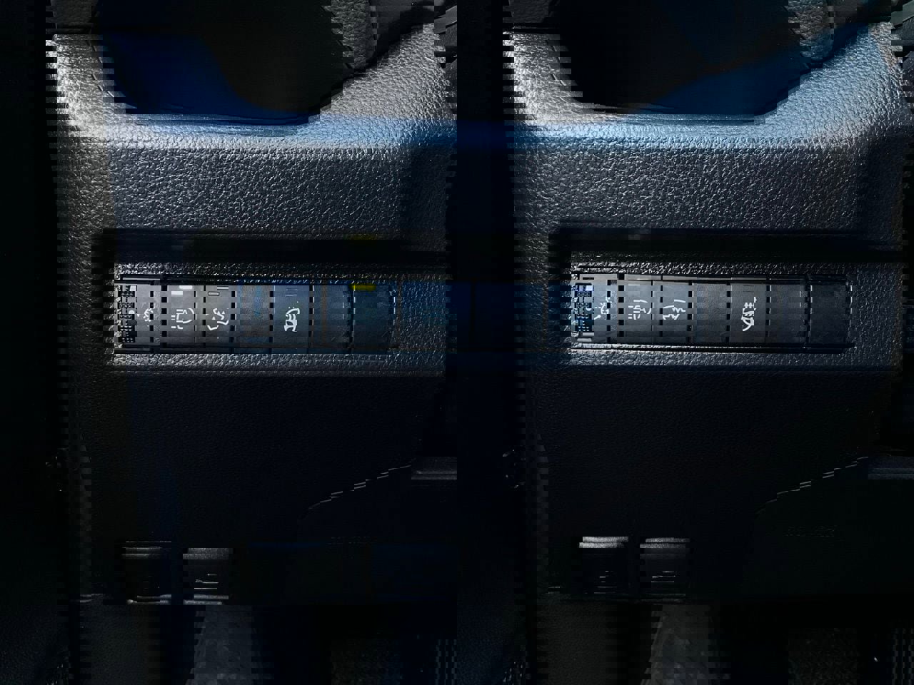 Used 2025 Toyota RAV4 XLE w/ Weather Package image 22