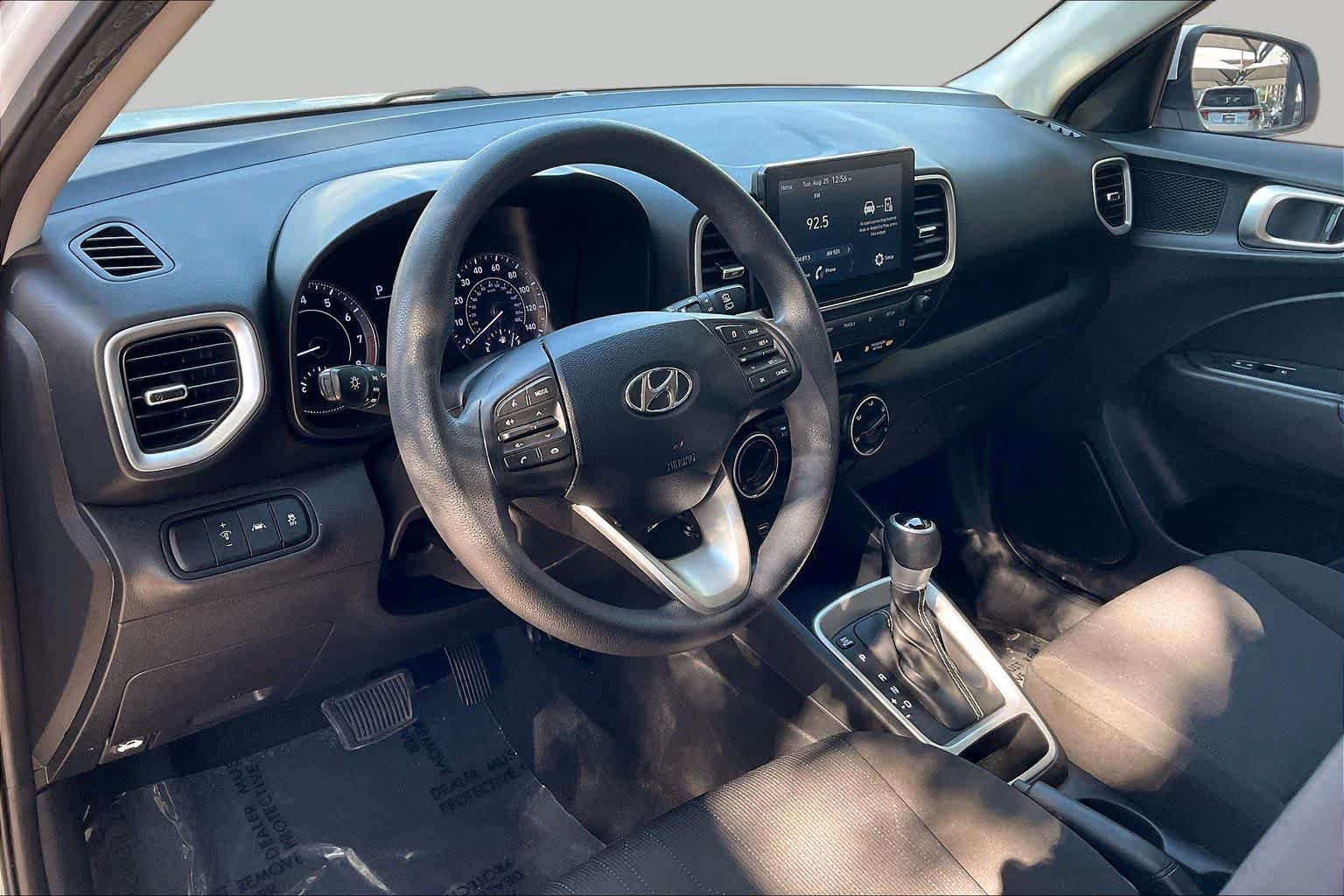 Used 2021 Hyundai Venue SE FWD image 17