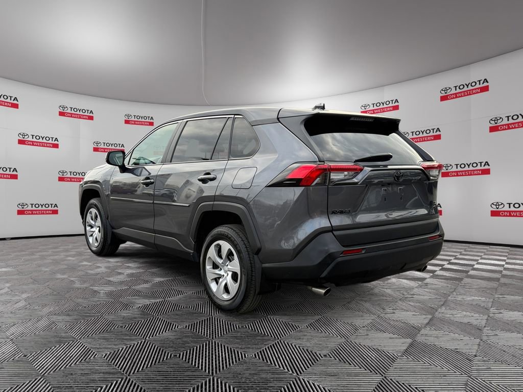 Used 2022 Toyota RAV4 LE image 5