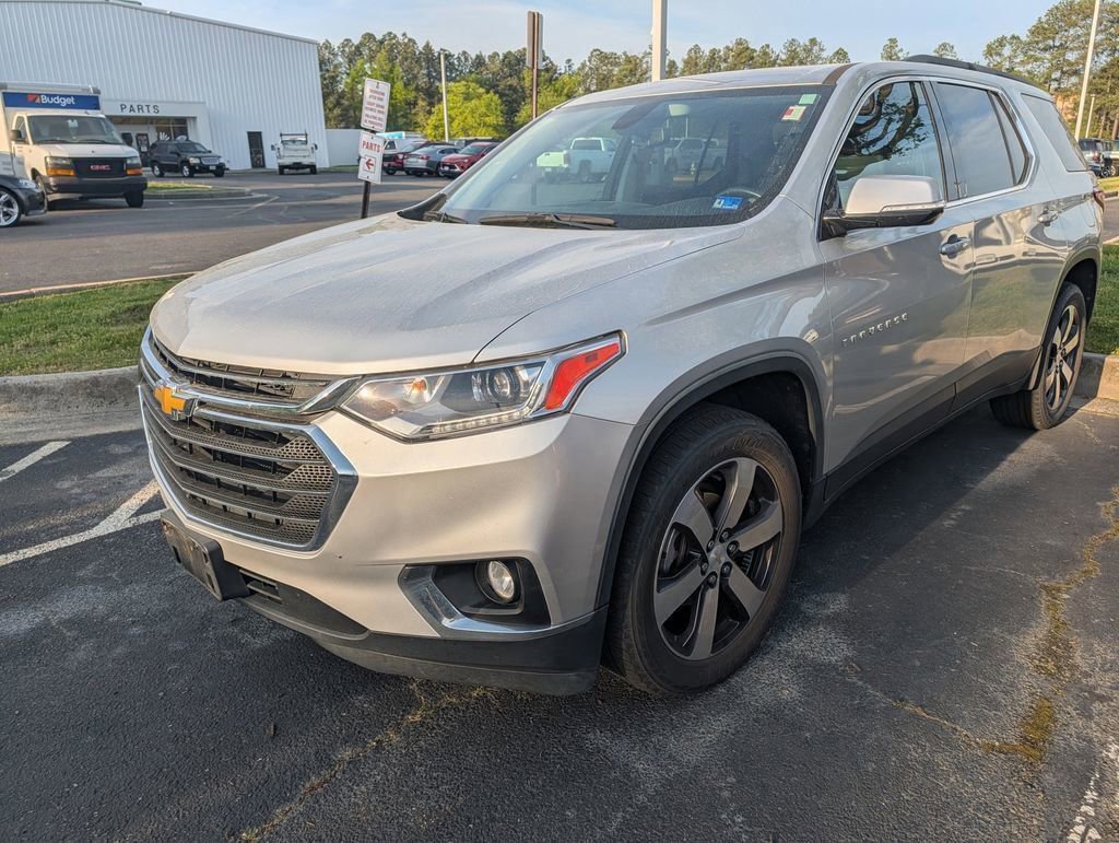 Used 2019 Chevrolet Traverse LT w/ LT Premium Package image 3