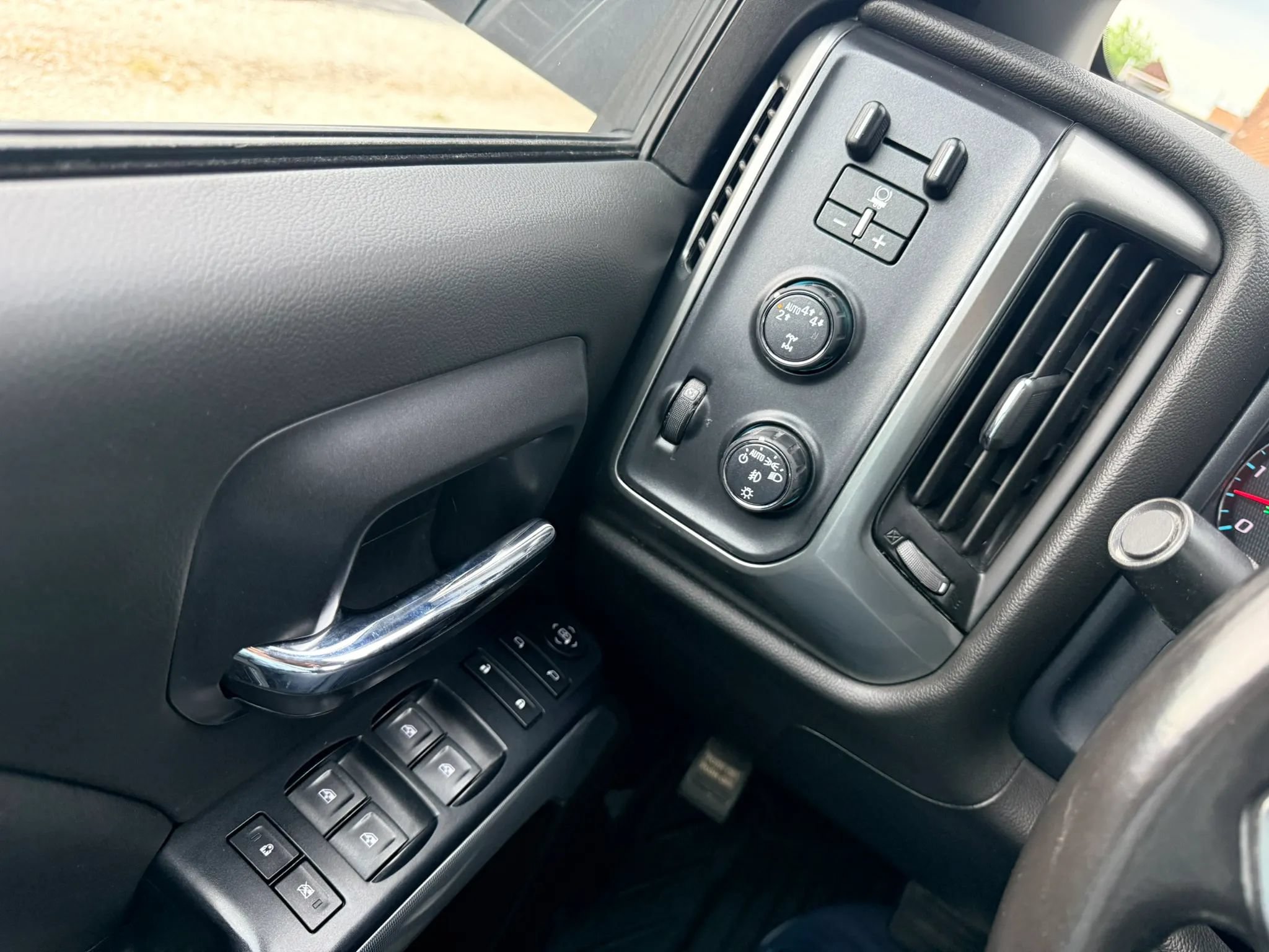 Used 2019 Chevrolet Silverado 1500 LT w/ All Star Edition AWD/4WD image 11