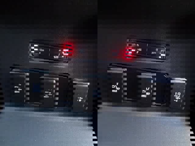 Used 2021 Land Rover Range Rover Velar R-Dynamic S image 11