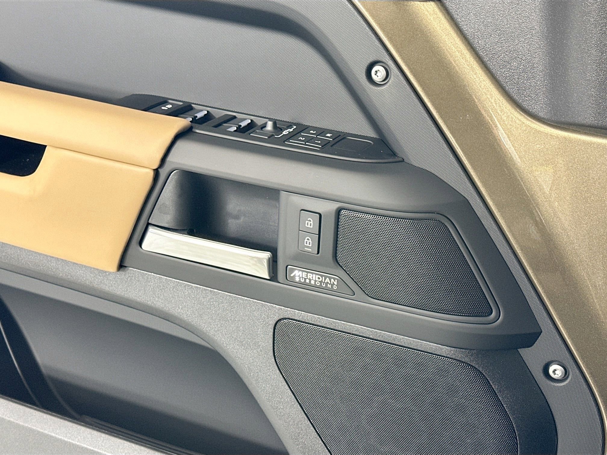 Used 2026 Land Rover Defender 110 X-Dynamic SE image 16