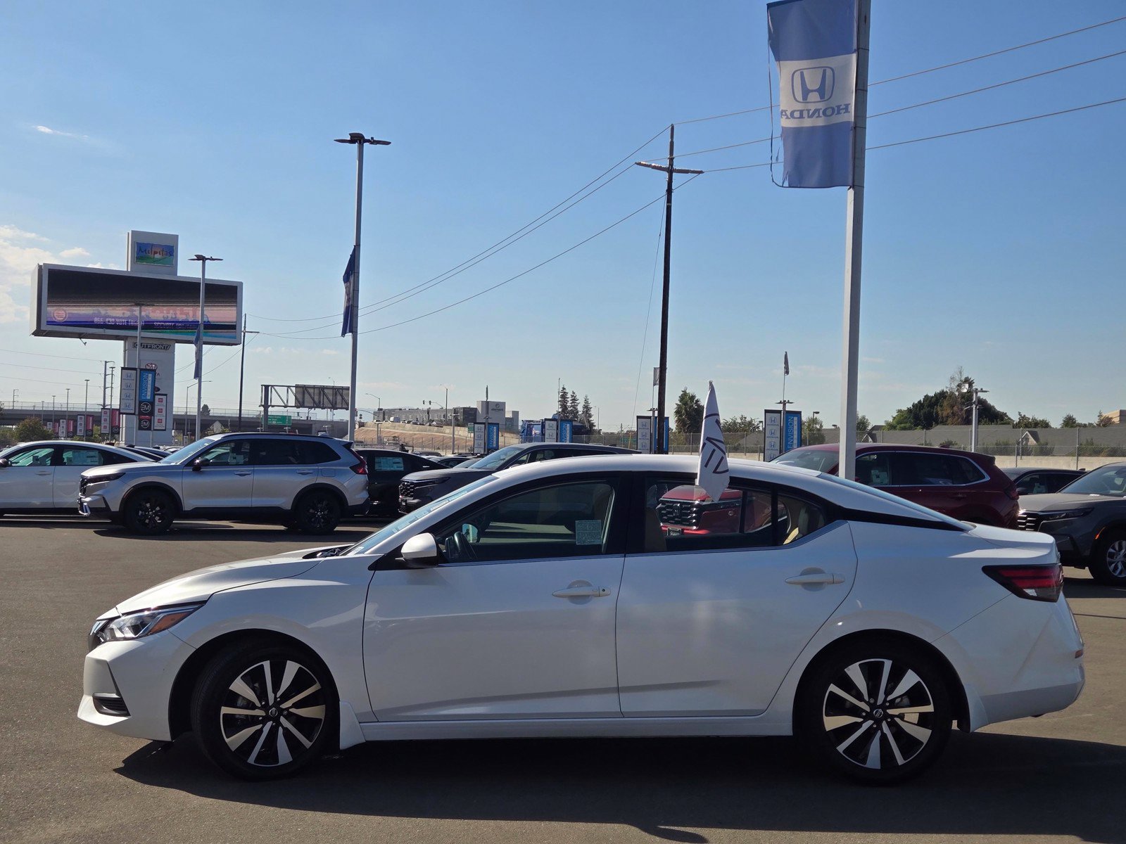Used 2022 Nissan Sentra SV w/ SV Premium Package FWD image 4