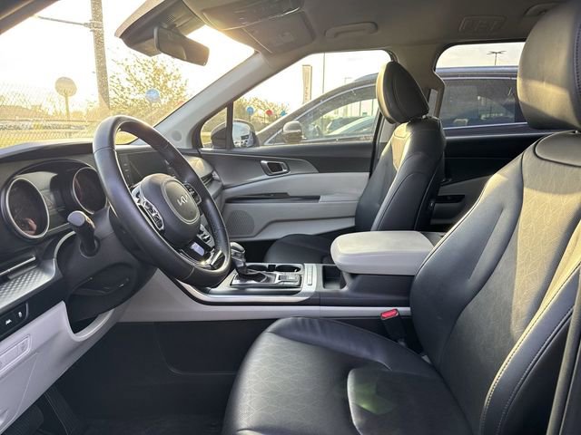 Used 2023 Kia Carnival LX image 15