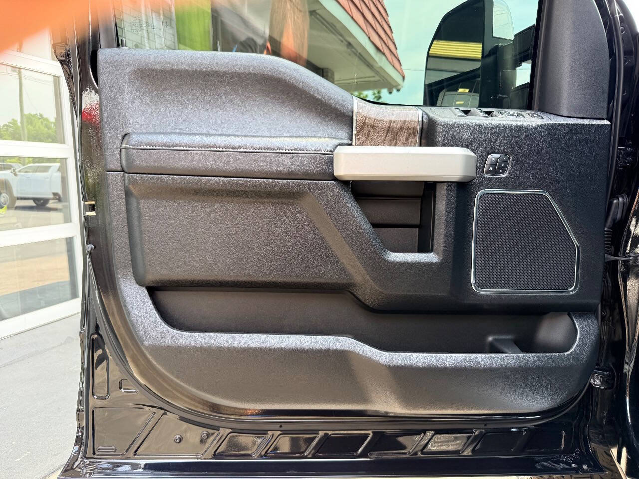 Used 2017 Ford F250 Lariat w/ Lariat Ultimate Package AWD/4WD image 19