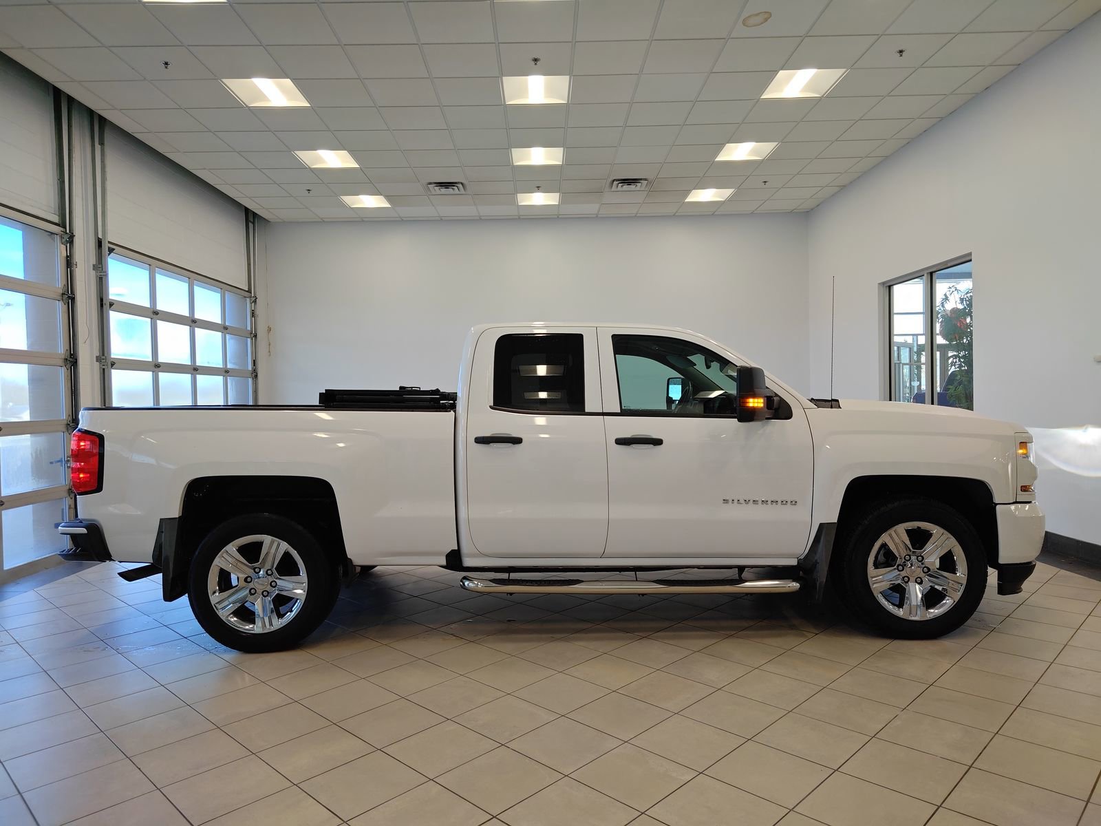 Used 2018 Chevrolet Silverado 1500 Custom w/ Custom Value Package image 2