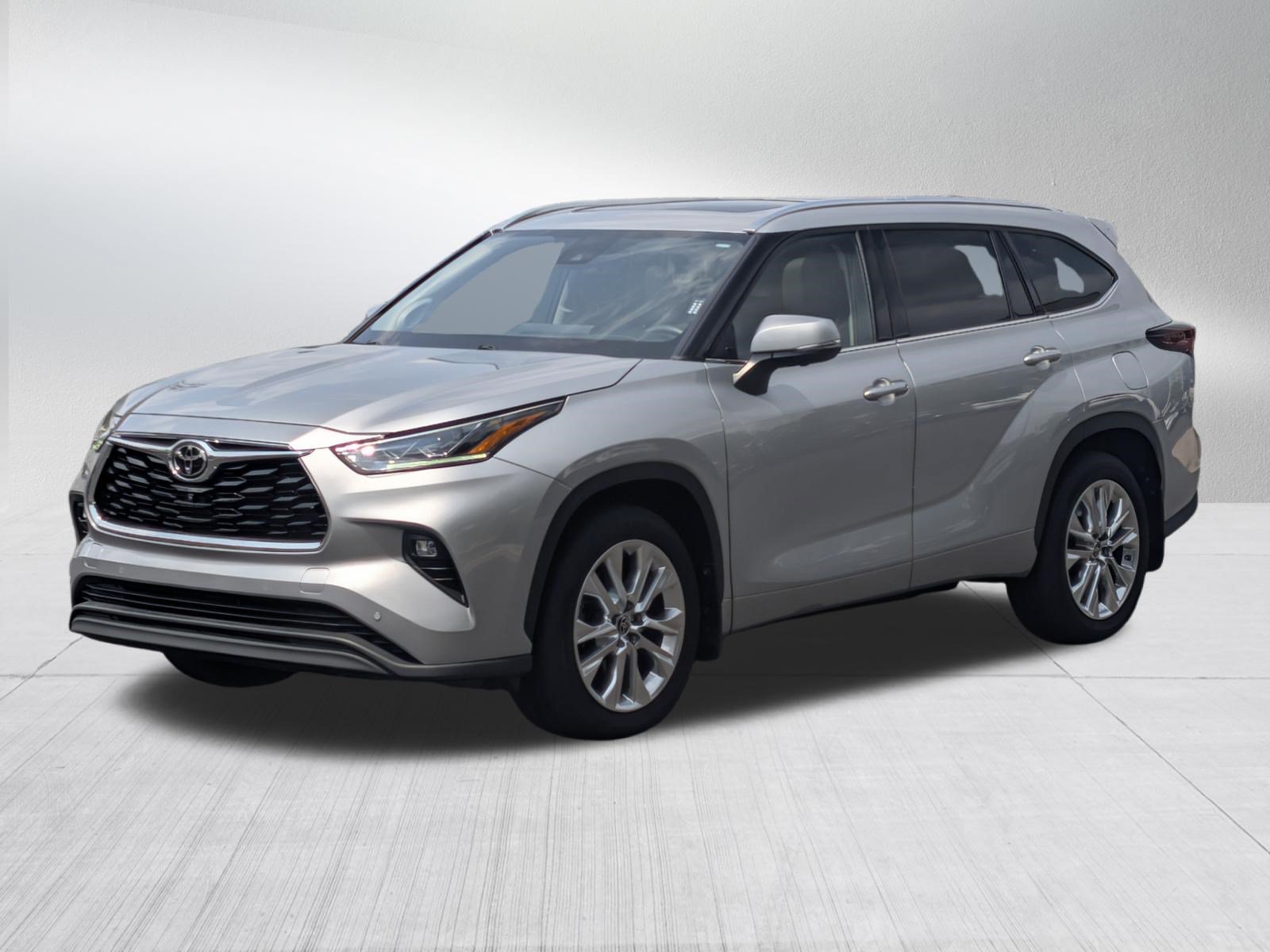 Used 2024 Toyota Highlander Limited AWD/4WD image 3