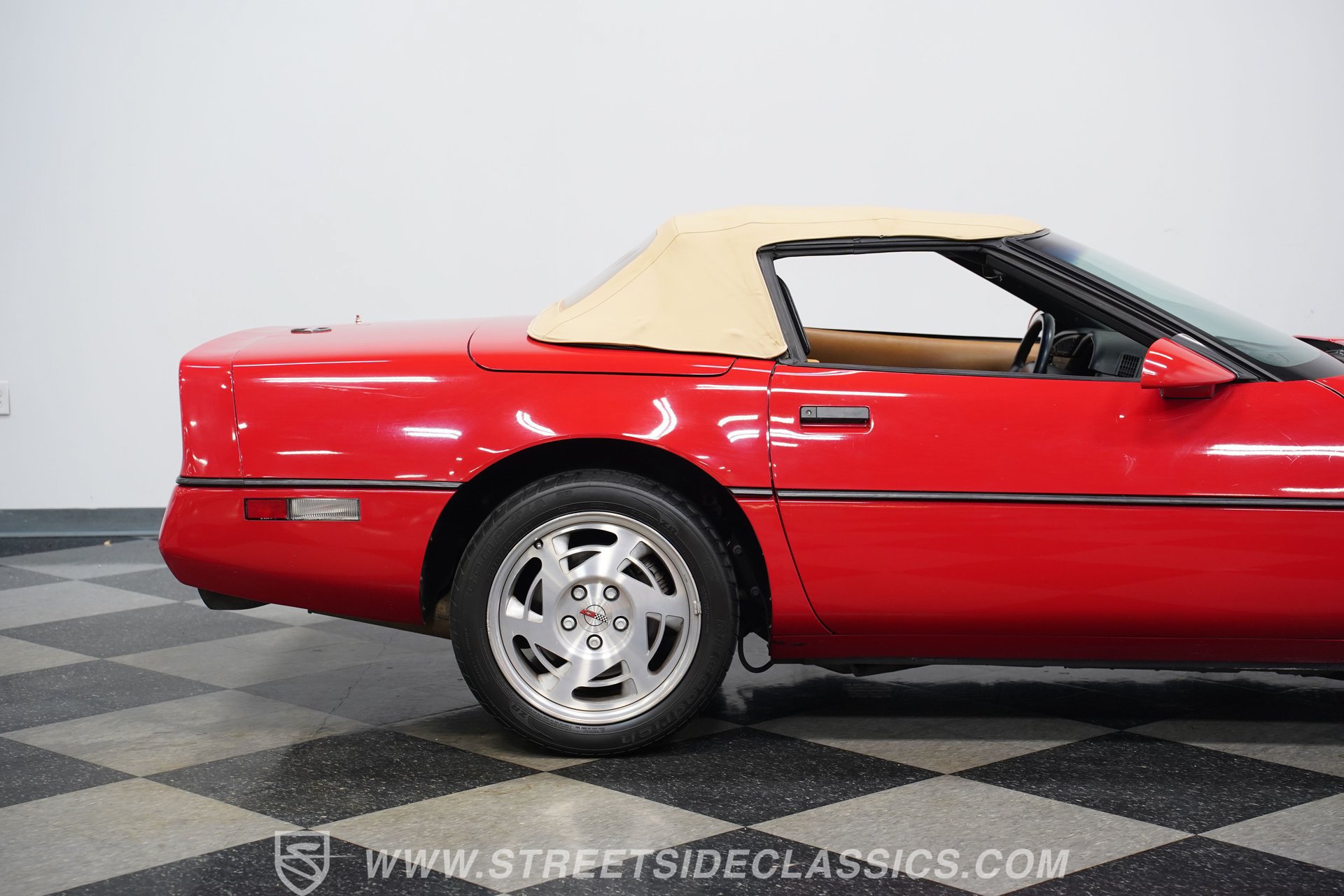 Used 1990 Chevrolet Corvette Convertible RWD image 30