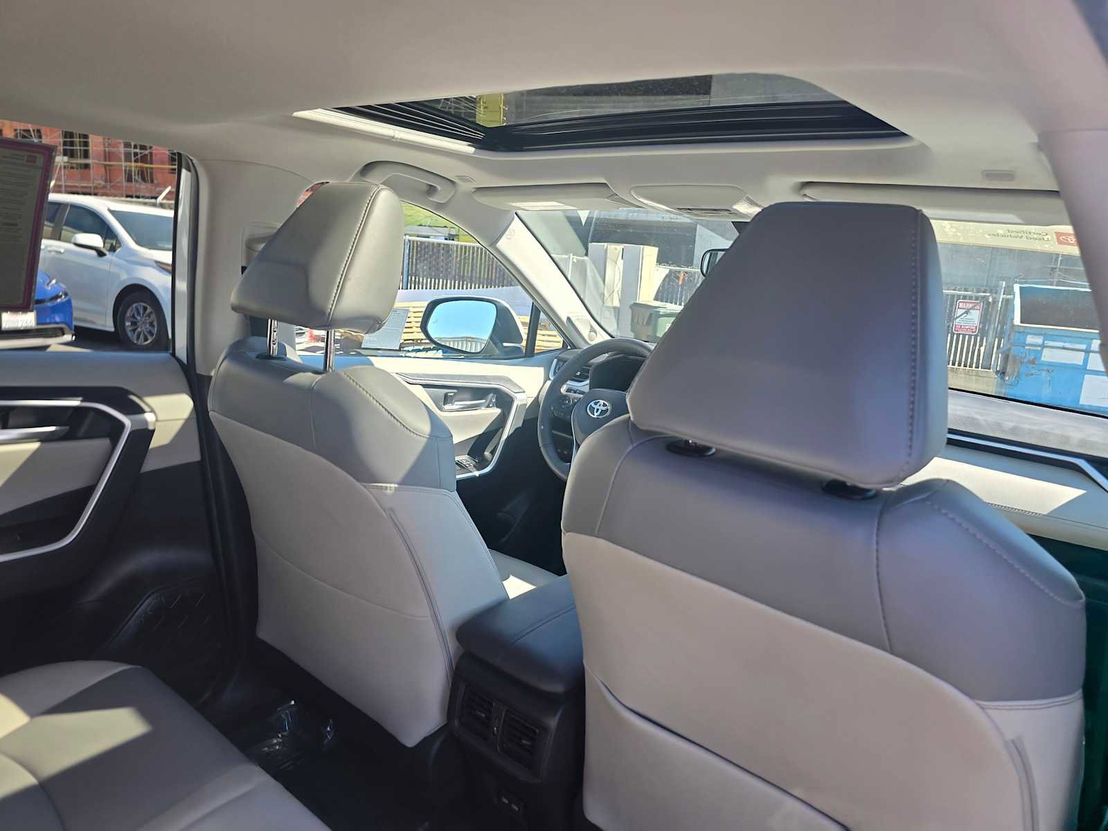 Used 2023 Toyota RAV4 XLE Premium image 16