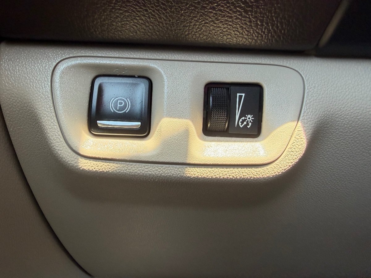 Used 2017 GMC Acadia Denali w/ Technology Package FWD image 14