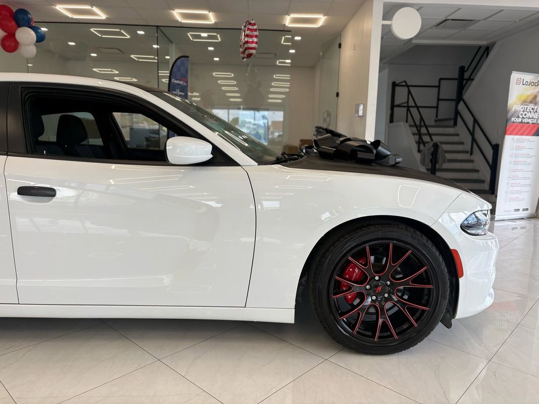 Used 2019 Dodge Charger SXT RWD image 9