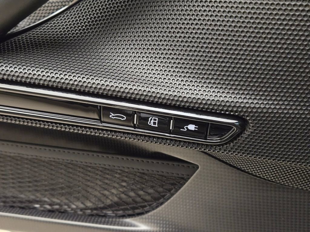 Used 2022 Ferrari SF90 Stradale AWD/4WD image 37