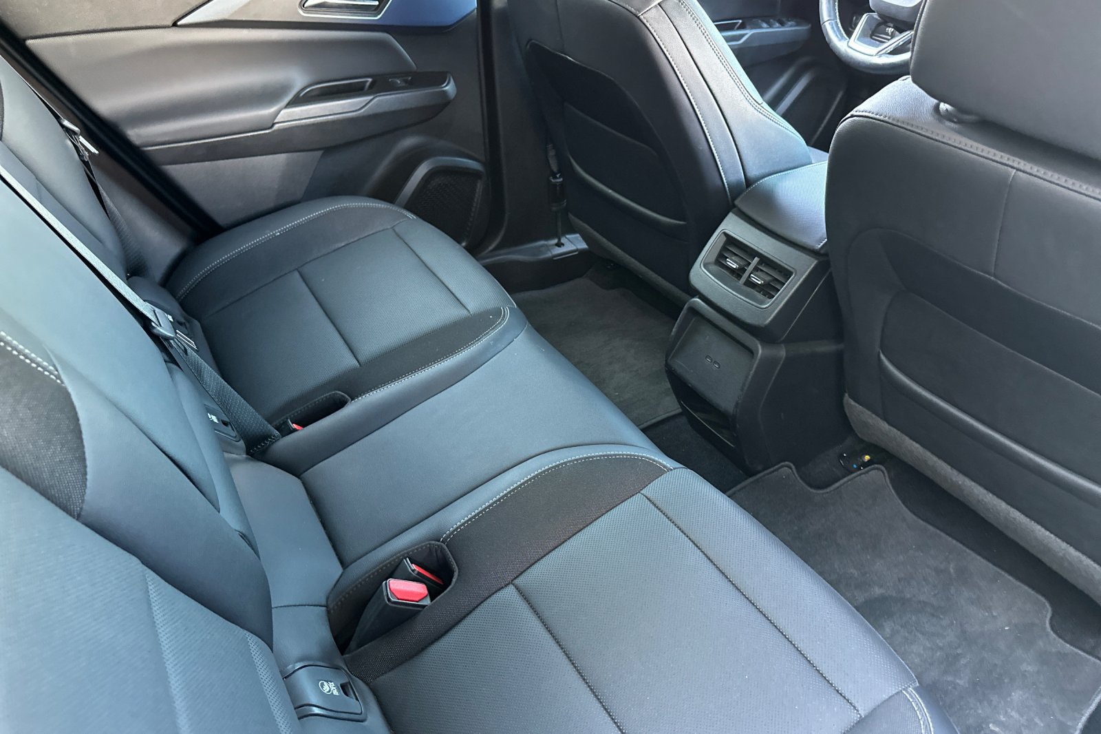 Used 2024 Chevrolet Equinox EV LT FWD image 19