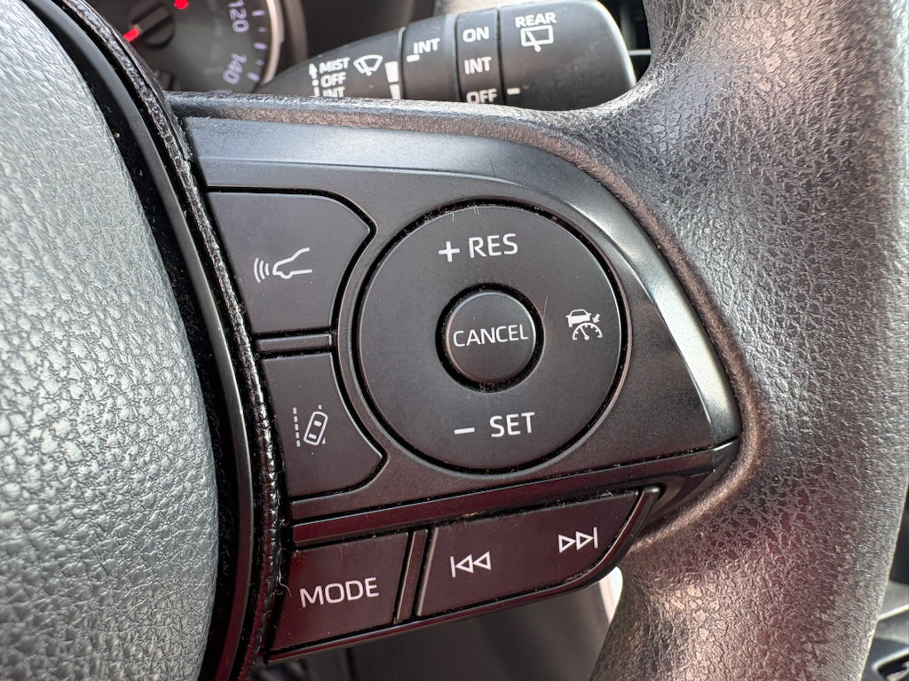 Used 2020 Toyota RAV4 XLE w/ Convenience Package FWD image 14
