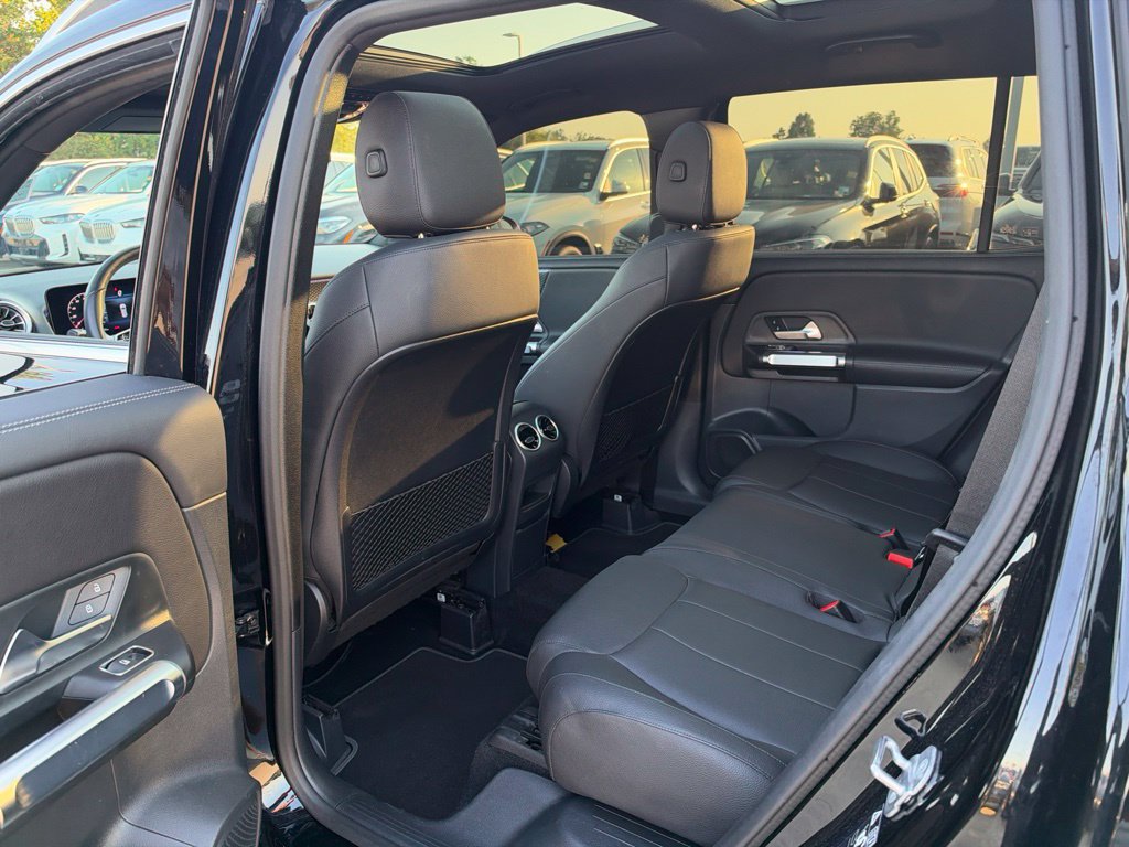 Used 2025 Mercedes-Benz GLB 250 image 21