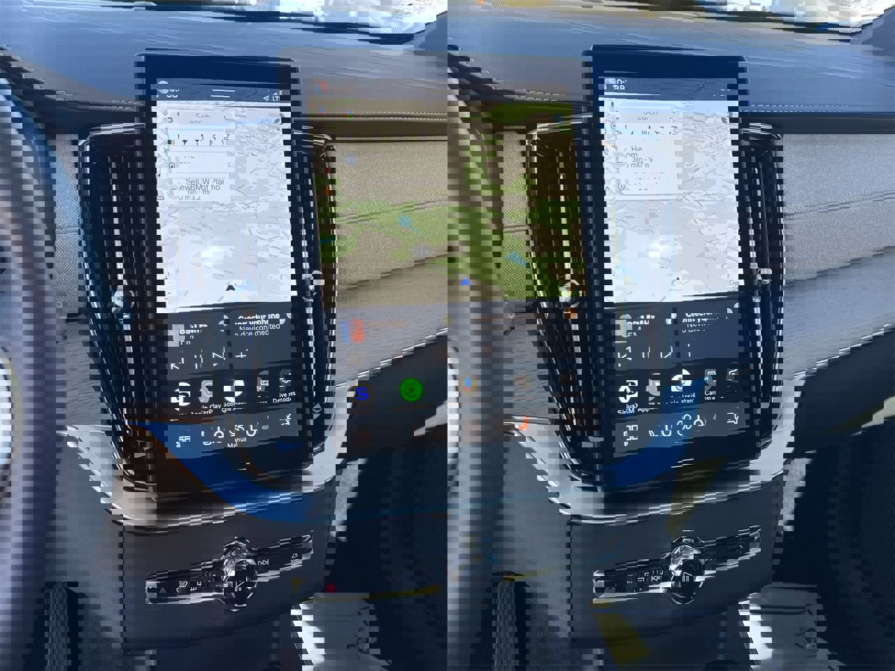 Used 2025 Volvo XC90 T8 Core image 14