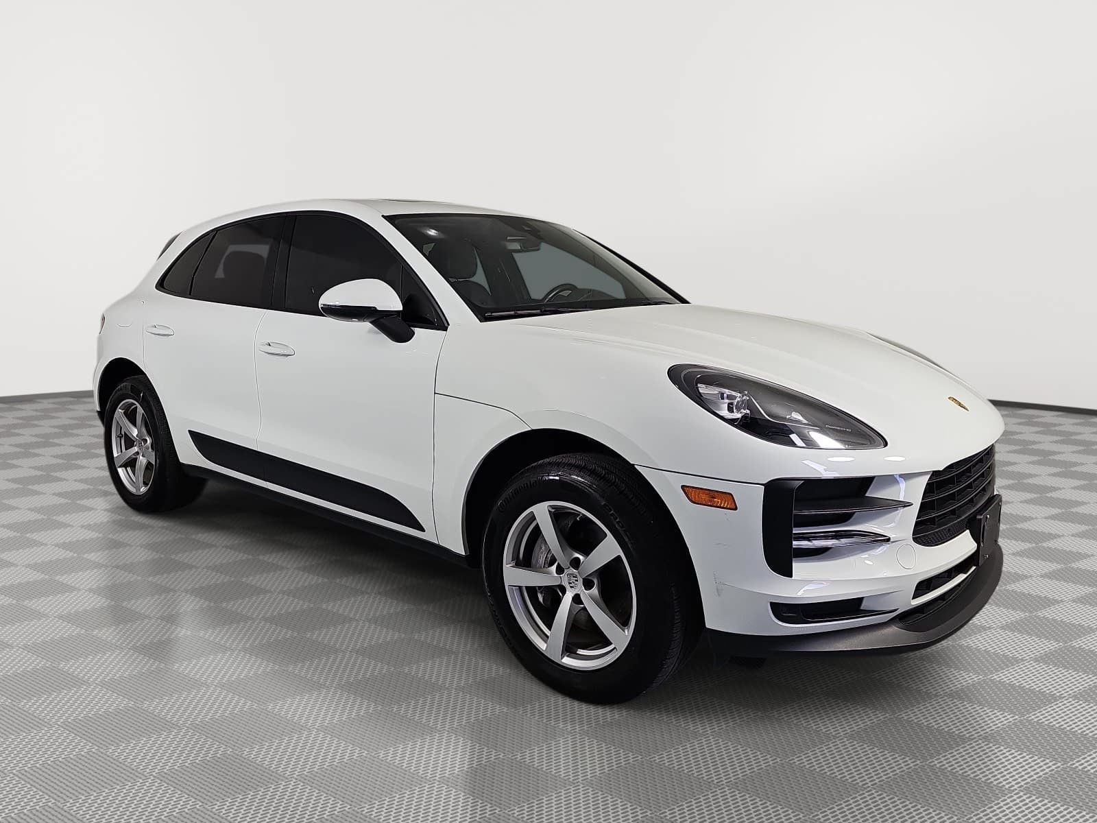 Used 2021 Porsche Macan w/ Premium Package AWD/4WD image 2