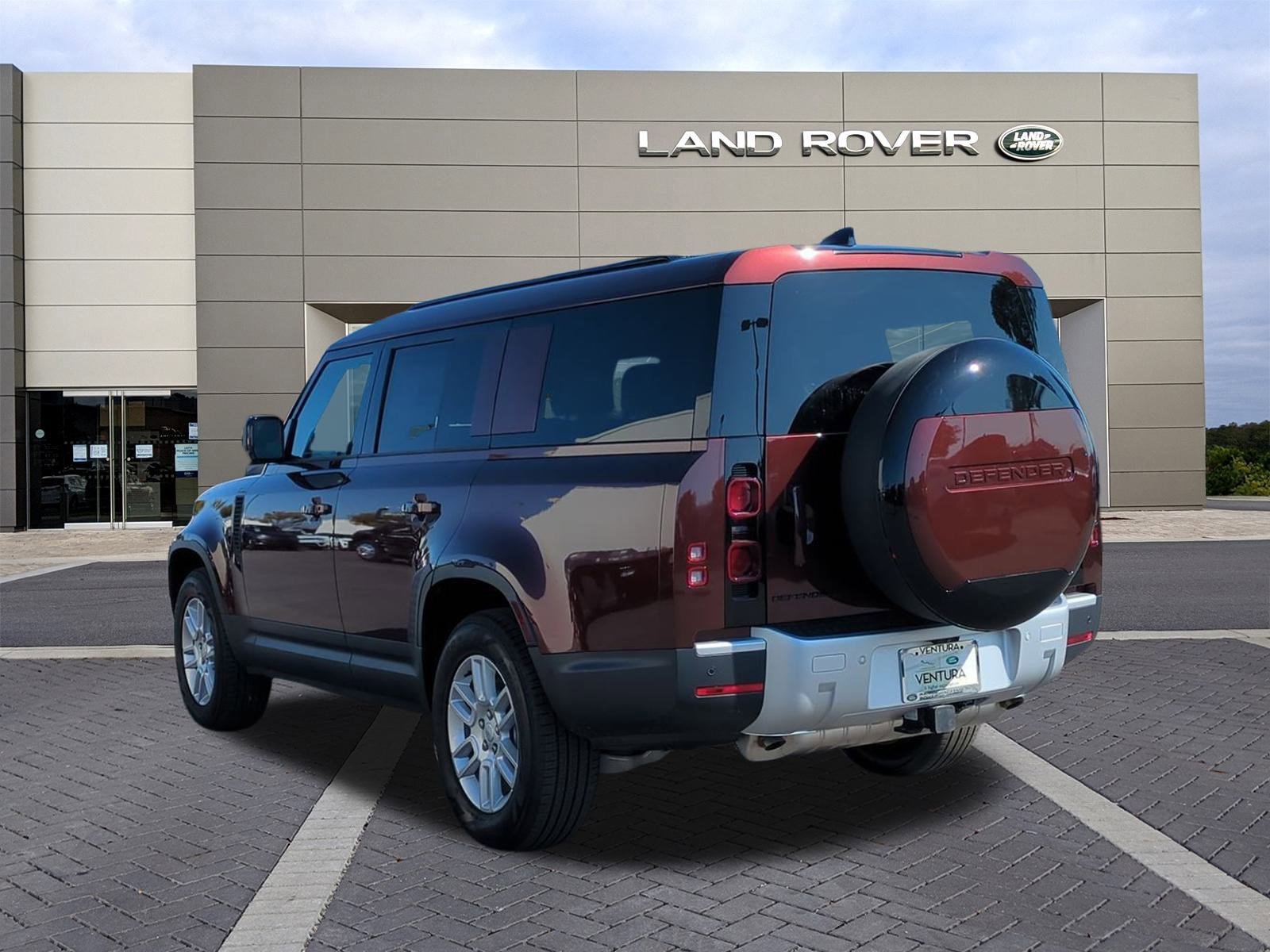 New 2025 Land Rover Defender 130 S image 7