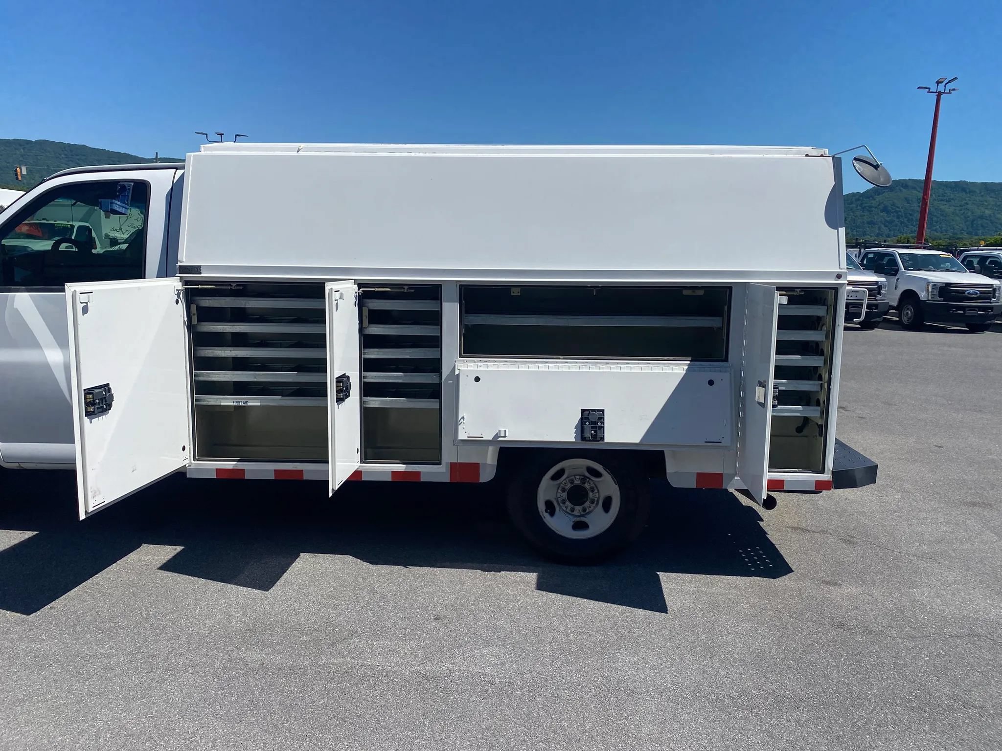 Used 2011 Chevrolet Express 3500 RWD image 19
