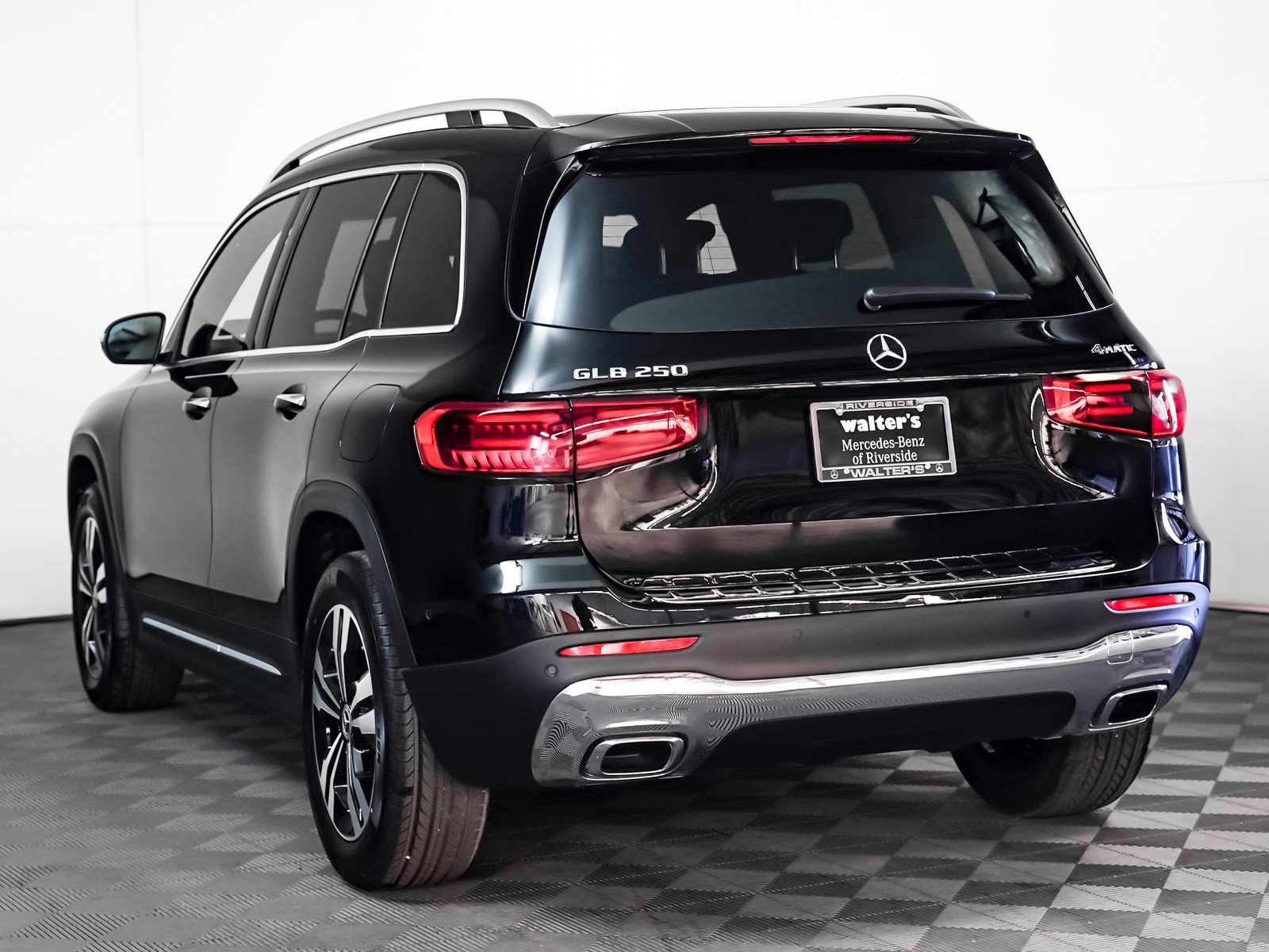 New 2025 Mercedes-Benz GLB 250 4MATIC image 2