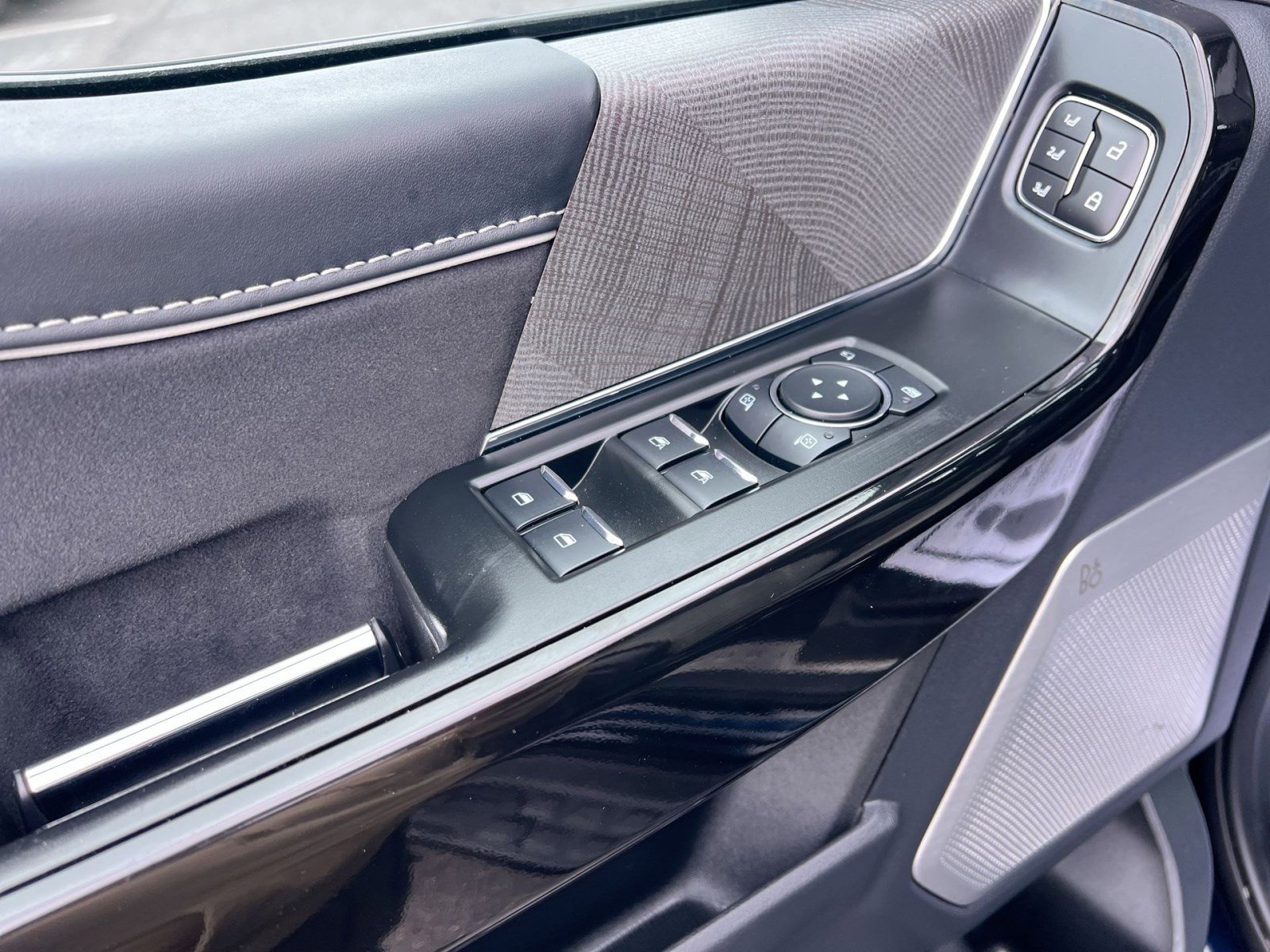 Used 2023 Ford F150 Lightning Platinum image 15