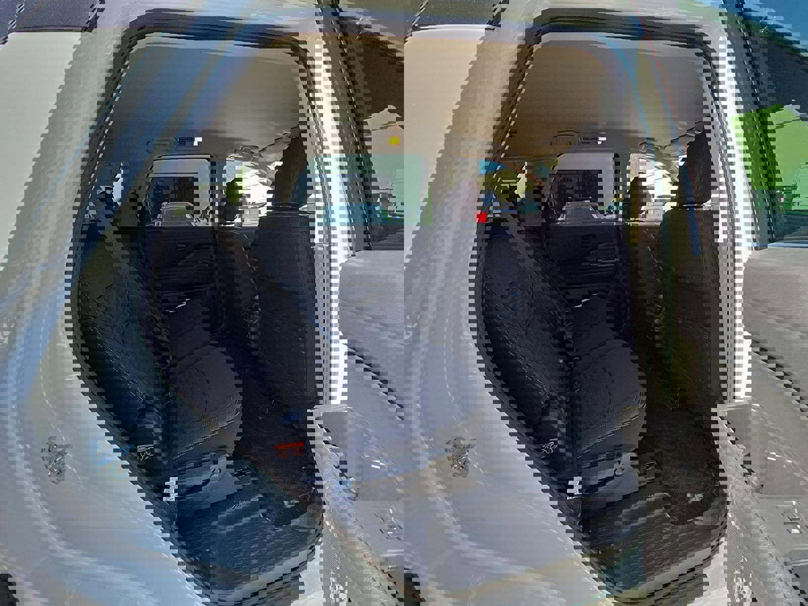 Used 2025 Nissan Pathfinder SV image 9