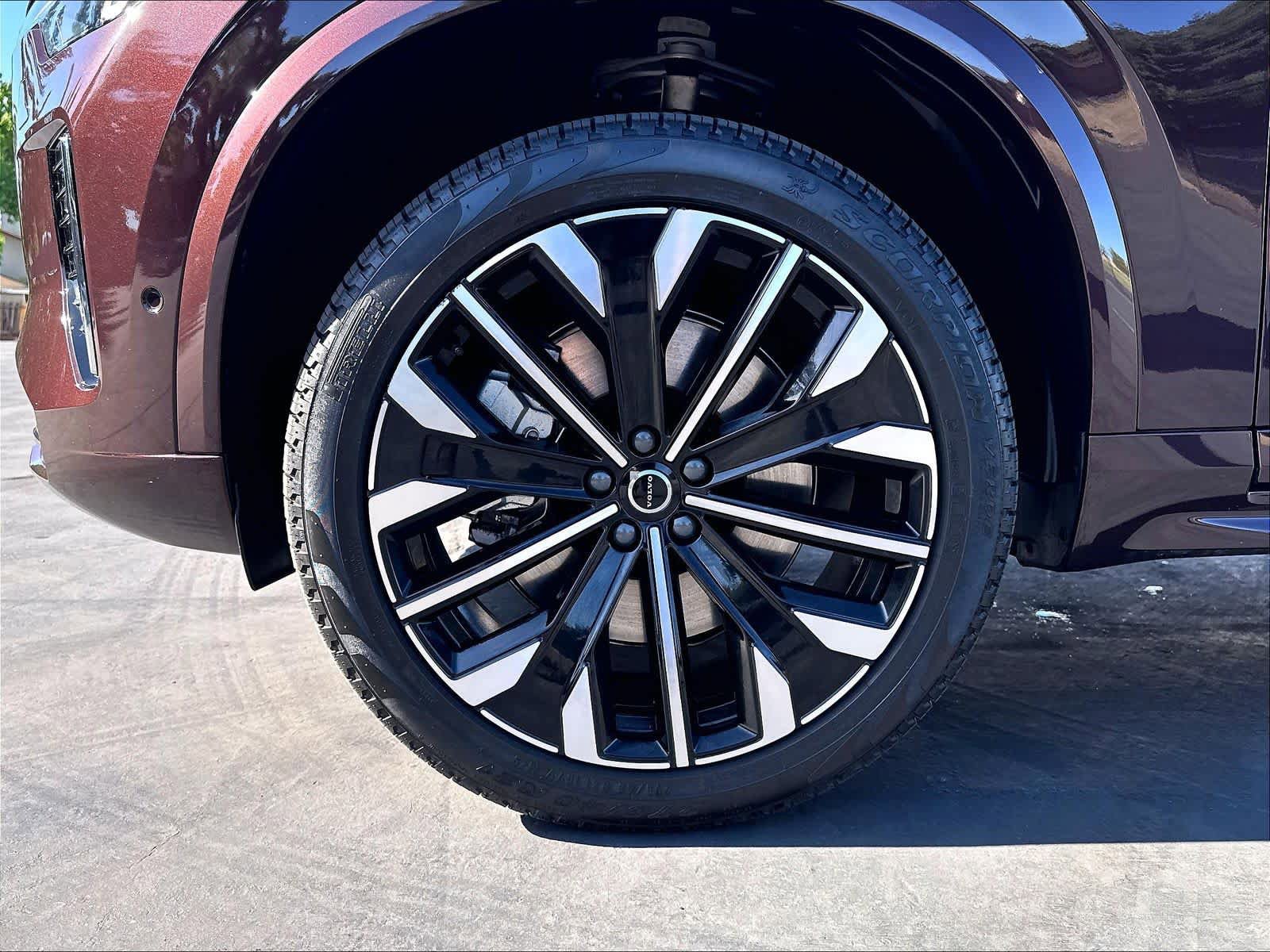 Used 2025 Volvo XC90 T8 Ultra AWD/4WD image 12