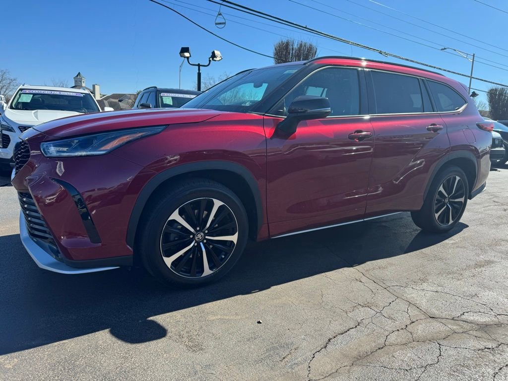 Used 2022 Toyota Highlander XSE image 3