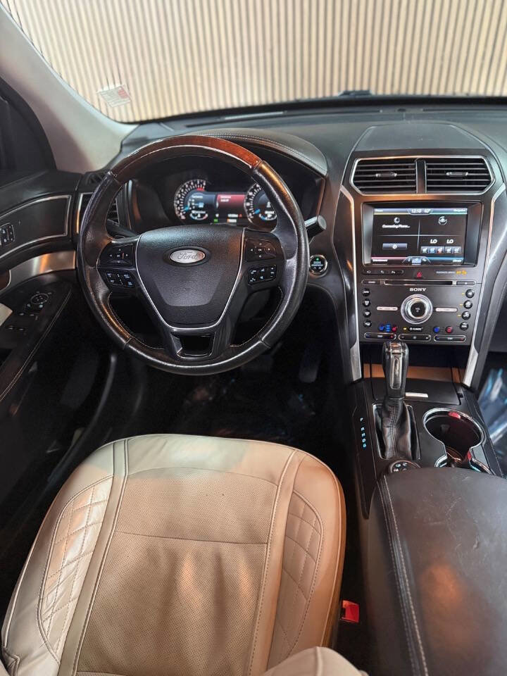 Used 2016 Ford Explorer Platinum image 16