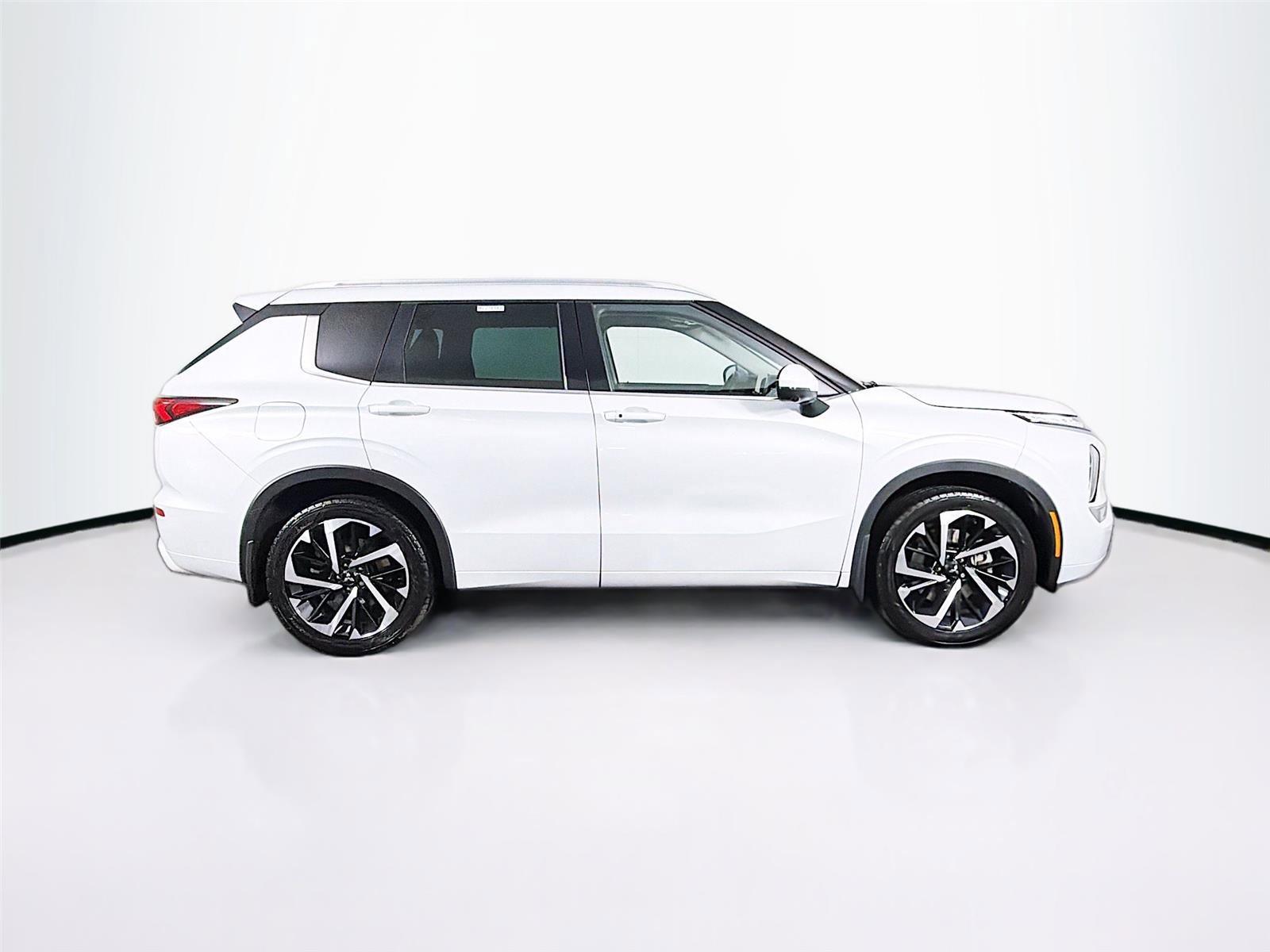 Used 2023 Mitsubishi Outlander SEL image 8