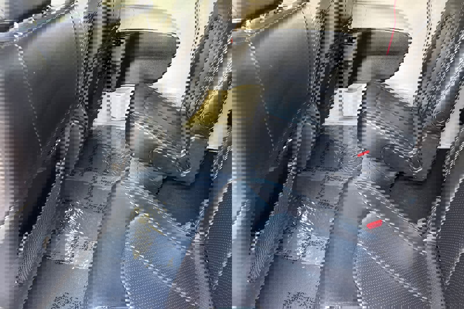 Used 2023 Chrysler Pacifica Touring-L image 4