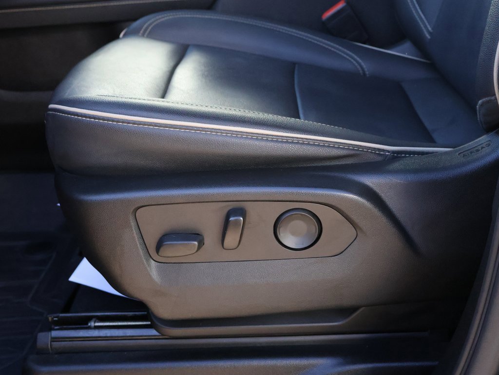 Used 2022 GMC Yukon SLT w/ SLT Premium Package image 50