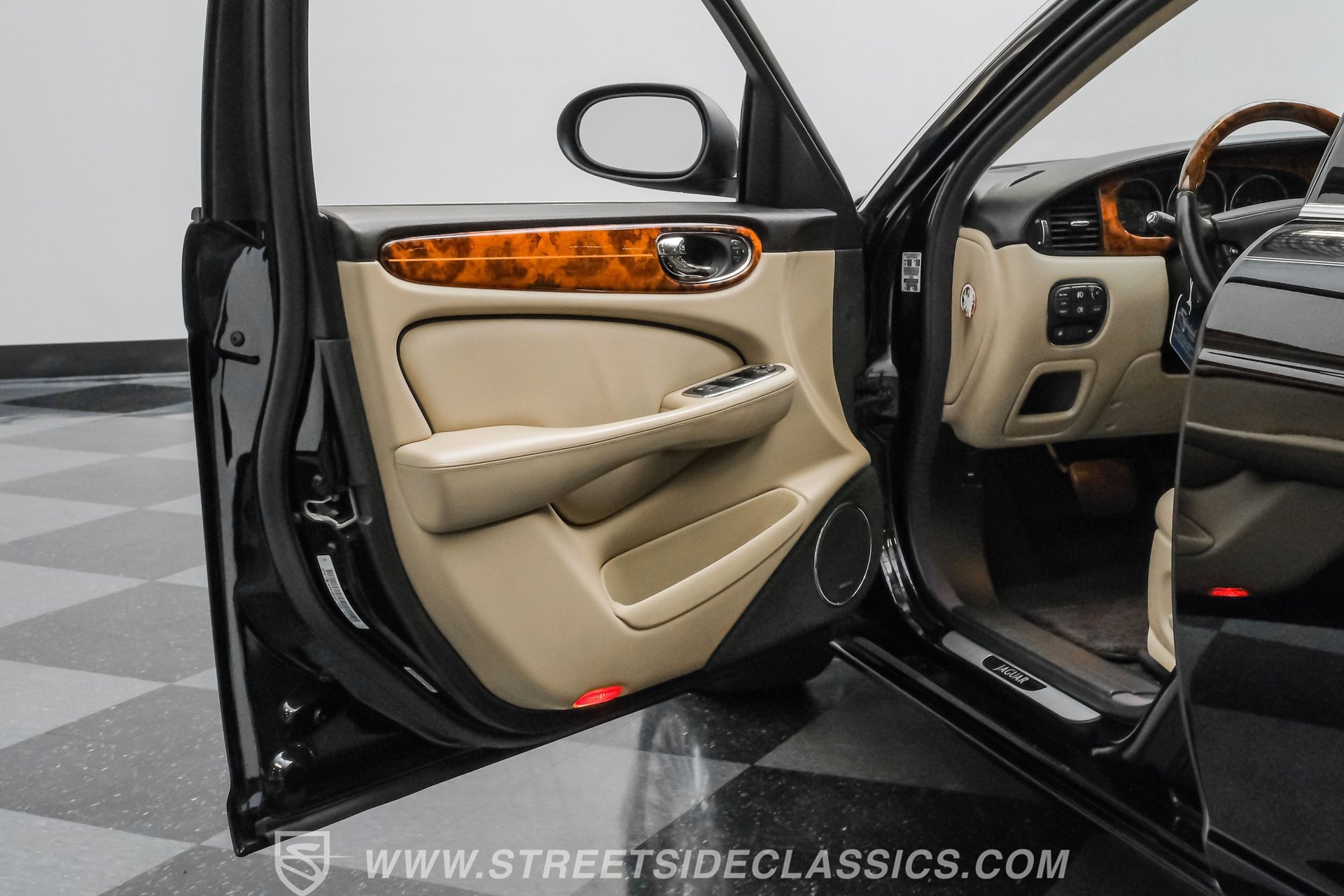 Used 2007 Jaguar XJ8 L RWD image 40