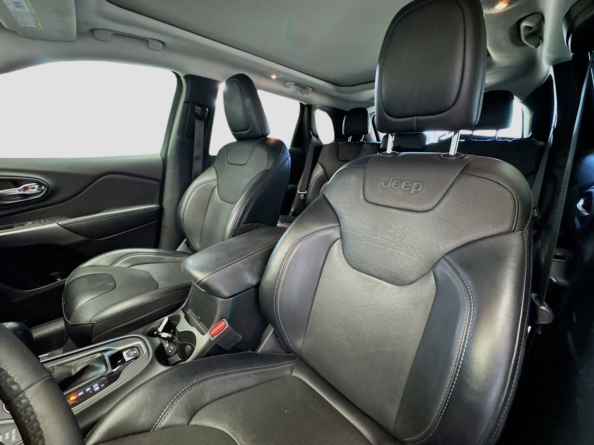 Used 2022 Jeep Cherokee Limited image 12