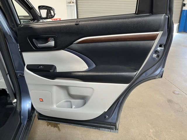 Used 2015 Toyota Highlander Limited Platinum AWD/4WD image 15