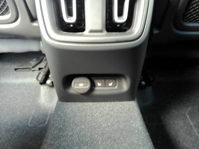 Used 2022 Volvo XC40 P8 Recharge Plus AWD/4WD image 28
