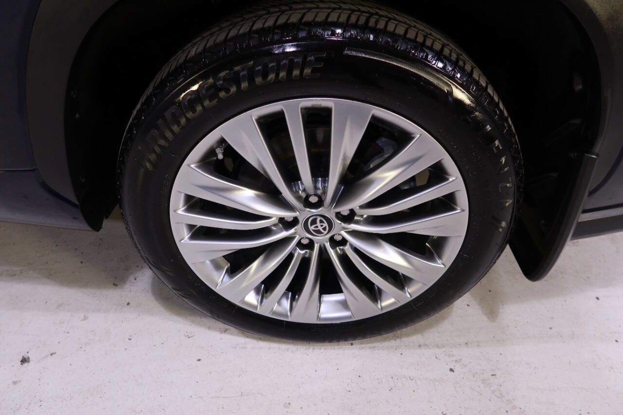 Used 2024 Toyota Highlander Platinum image 40