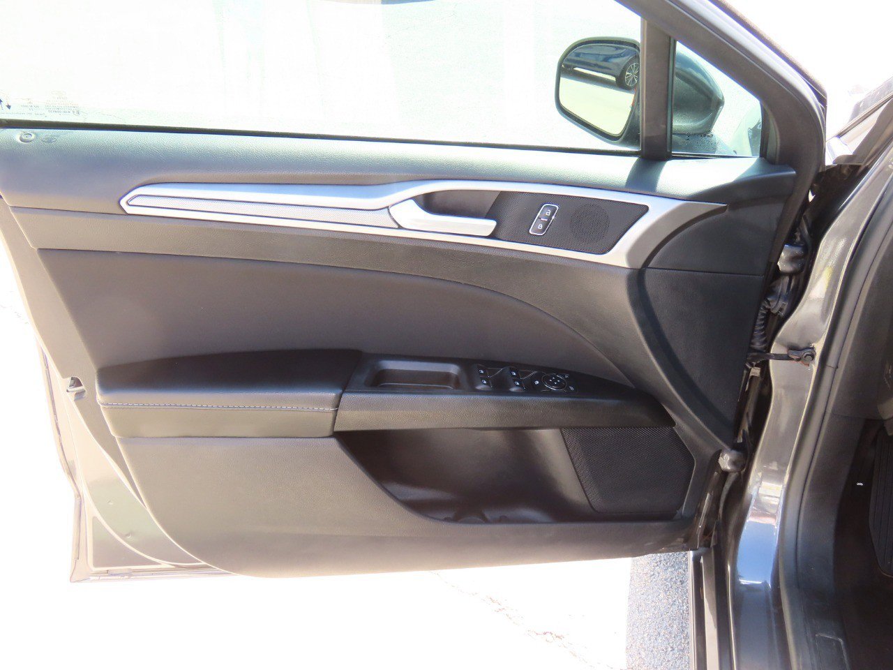 Used 2020 Ford Fusion SE image 24