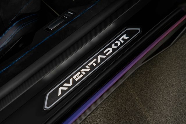 Used 2021 Lamborghini Aventador SVJ AWD/4WD image 28