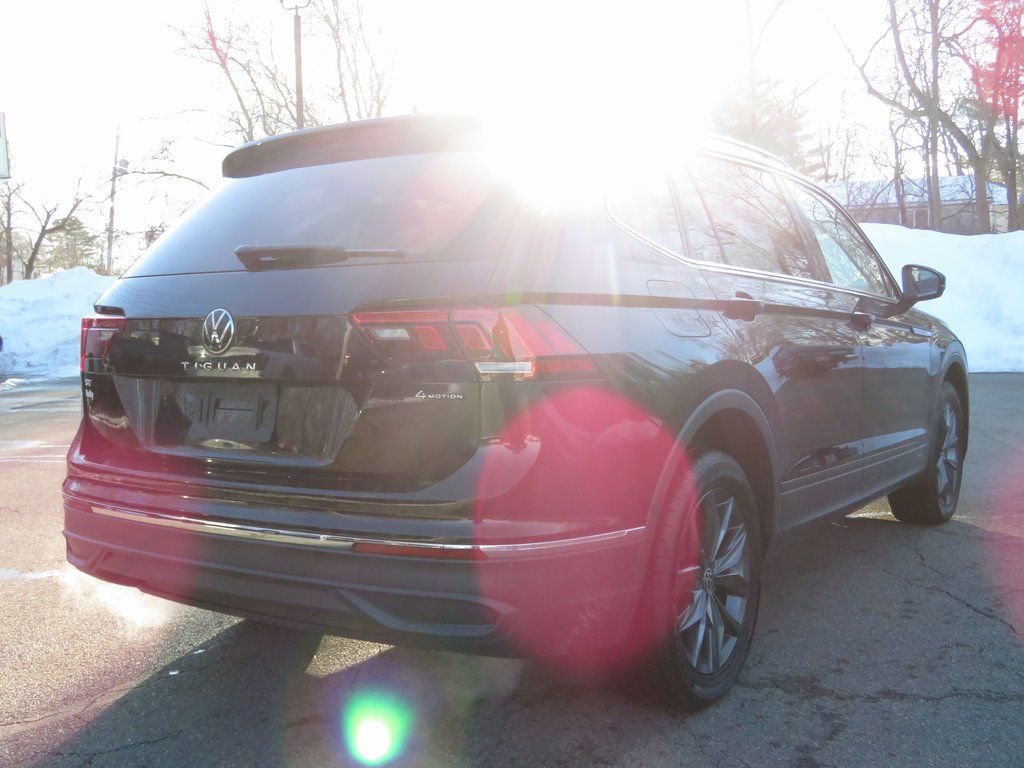 Used 2022 Volkswagen Tiguan SE w/ Panoramic Sunroof Package image 5