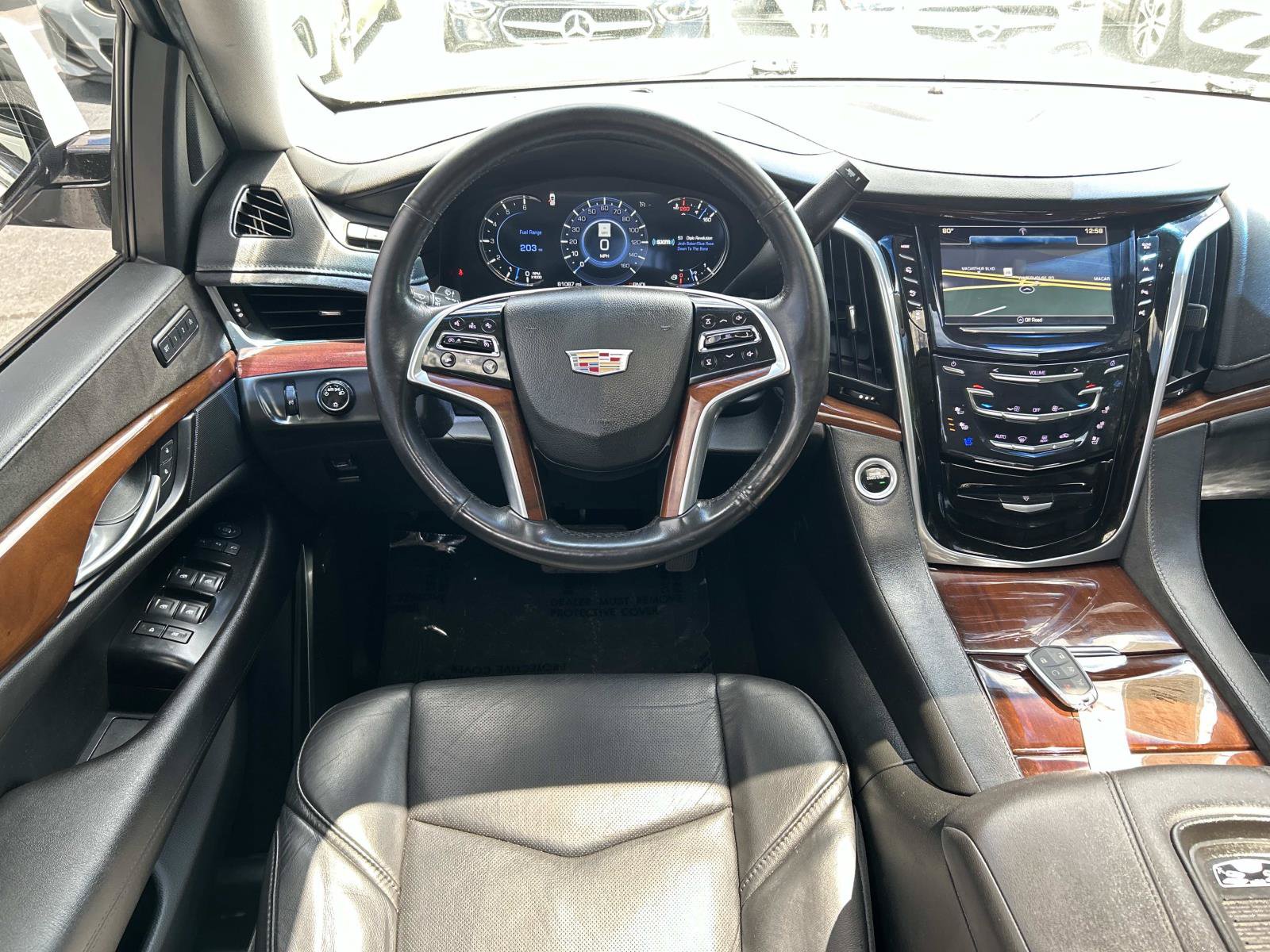 Used 2018 Cadillac Escalade ESV Premium Luxury AWD/4WD image 9
