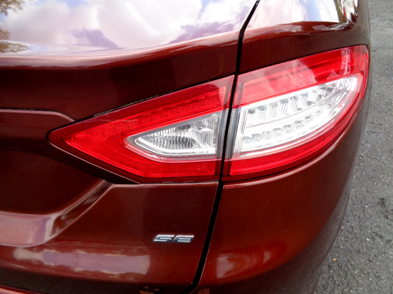 Used 2015 Ford Fusion SE FWD image 14