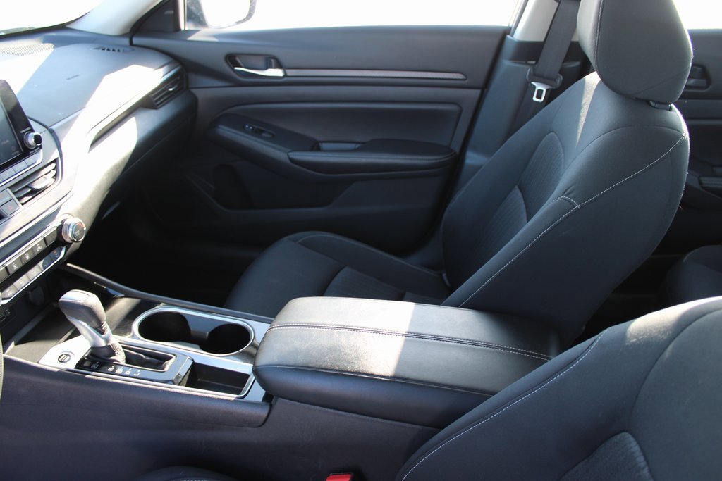 Used 2024 Nissan Altima 2.5 SV image 12