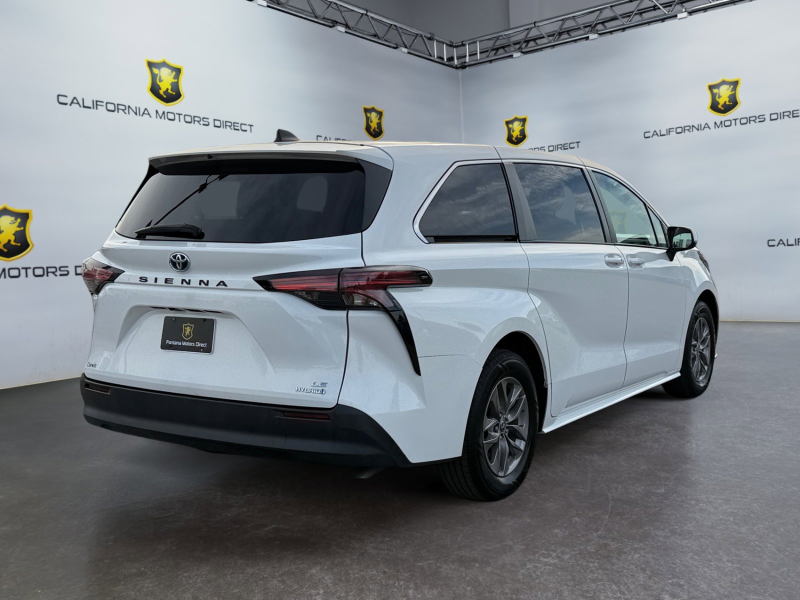 Used 2022 Toyota Sienna LE image 5
