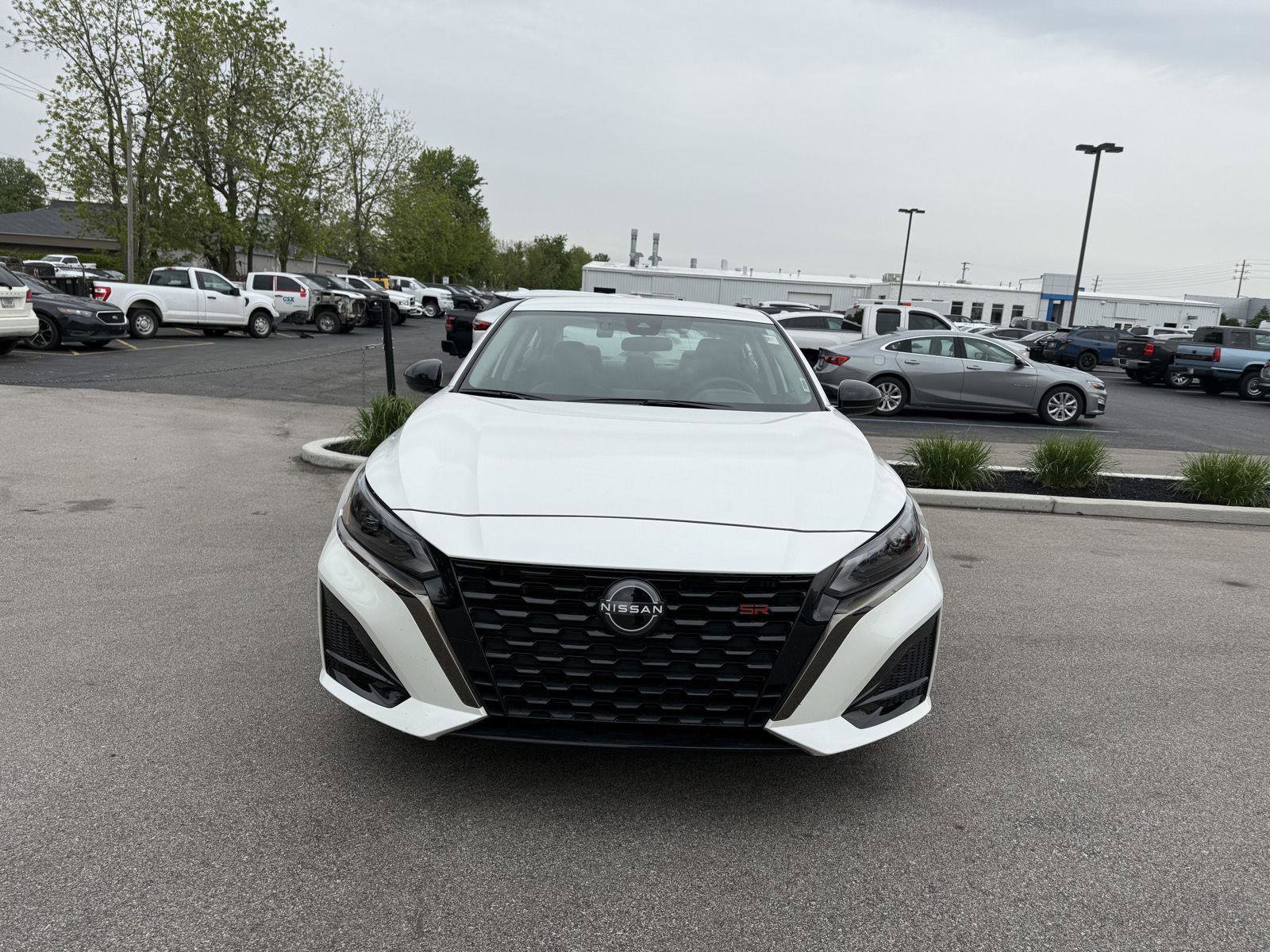 Used 2023 Nissan Altima 2.5 SR FWD image 8