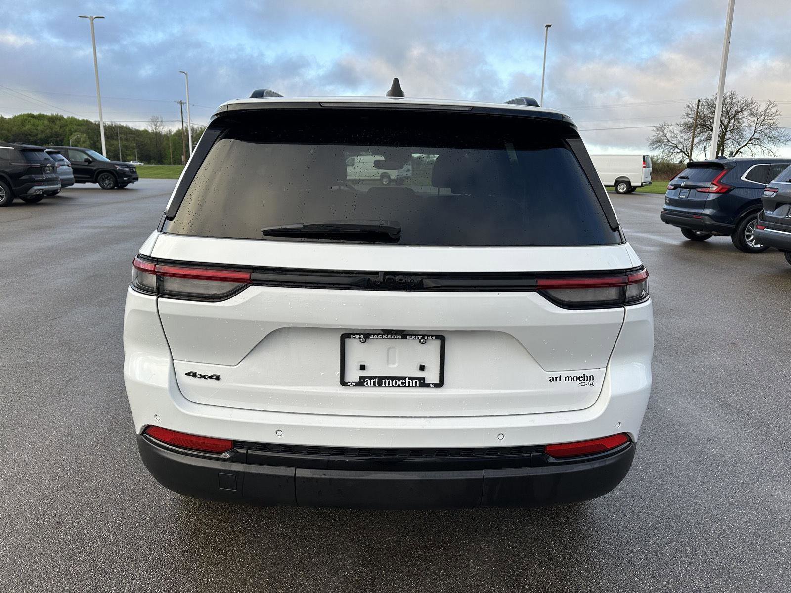 Used 2023 Jeep Grand Cherokee Altitude AWD/4WD image 4