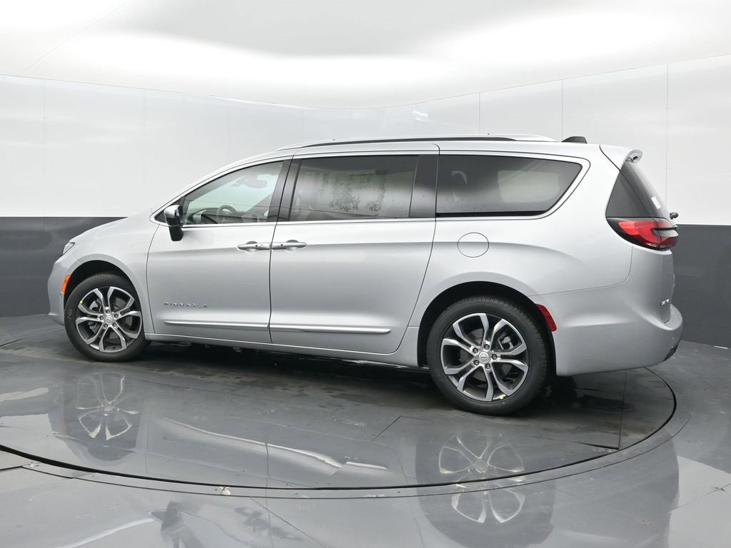 New 2026 Chrysler Pacifica Pinnacle image 5