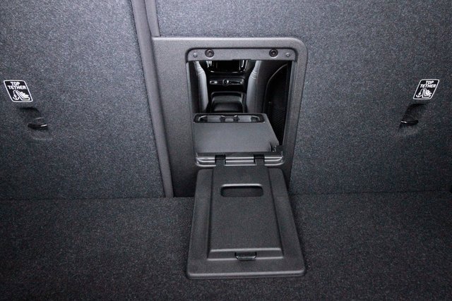 Certified 2025 Volvo XC40 B5 Core w/ Climate Package image 27